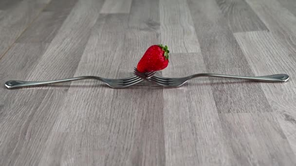samenstelling met aardbeien en vorken - Video