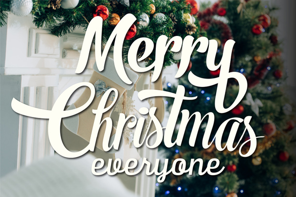 media en rama de abeto decorado cerca de la chimenea y feliz Navidad todo el mundo letras  - Foto, imagen