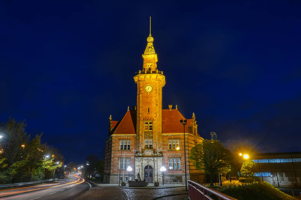 Edificio histórico de la autoridad portuaria en Dortmund - Foto, imagen