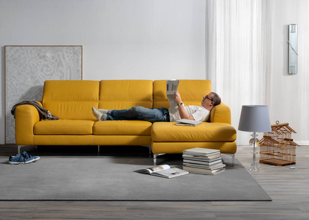 Single shot photo of a room with a sofa and person - Foto, immagini