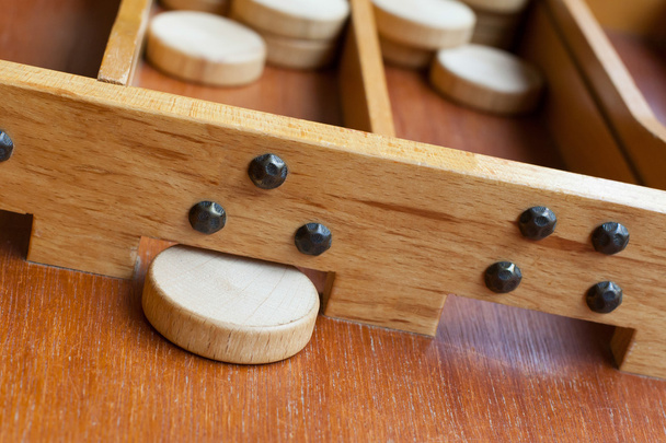 Típico juego de mesa de madera holandés - Sjoelen
 - Foto, imagen