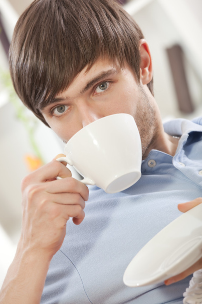 Man drinking tea at home - Valokuva, kuva