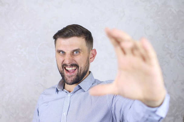 İşareti parmaklarıyla gösteren adam - Fotoğraf, Görsel