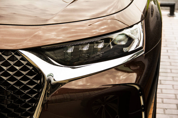 The front of a brown car. Car headlights. Luxury Headlights - Foto, Bild