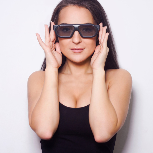 Mujer con gafas 3D
 - Foto, imagen