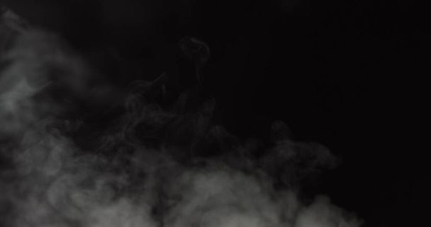 Realistische droogijs rook wolken mist overlay perfect voor het componeren in uw schoten. Gewoon laten vallen in en verander de mengmodus te scherm of toe te voegen. - Foto, afbeelding
