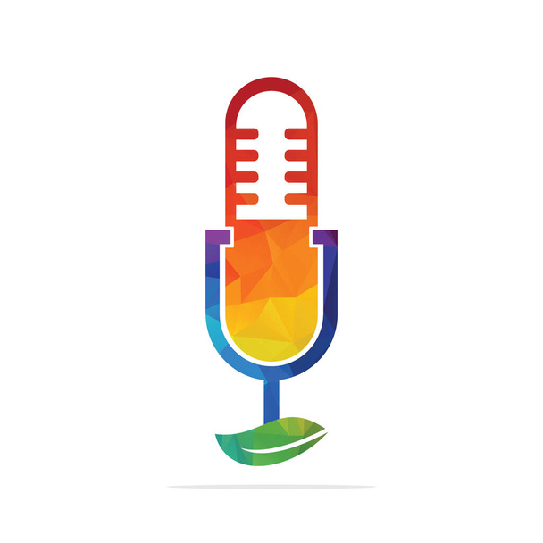 Podcast Boire feuille nature écologie vecteur logo design. Boire Podcast talk show logo avec micro et feuilles. - Vecteur, image