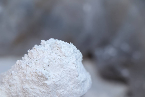 Химия порошка белого карбоната кальция - Фото, изображение
