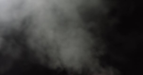 dym, para, mgła - realistyczna chmura dymna najlepsza do stosowania w składzie, 4k, wykorzystanie trybu ekranu do mieszania, chmura dymu lodowego, dym pożarowy, wznosząca się para parowa nad czarnym tłem - pływająca mgła - Zdjęcie, obraz