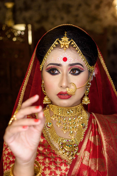 Portrait of very beautiful surprised Indian bride closeup. Concept of human emotions - Foto, afbeelding