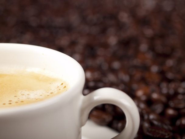 a coffeebeans sötét pörkölt kávé csésze friss - Fotó, kép
