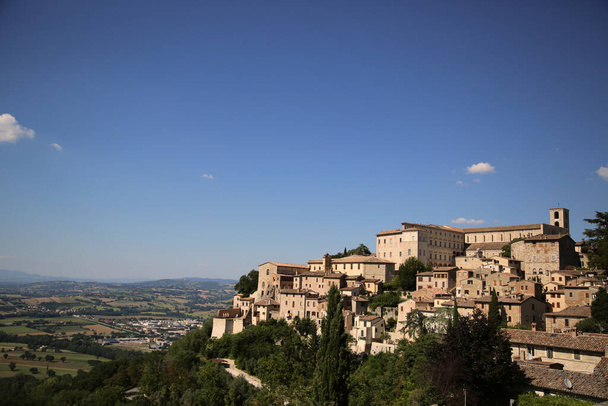 Vista de la ciudad de Todi en Italia - Foto, imagen