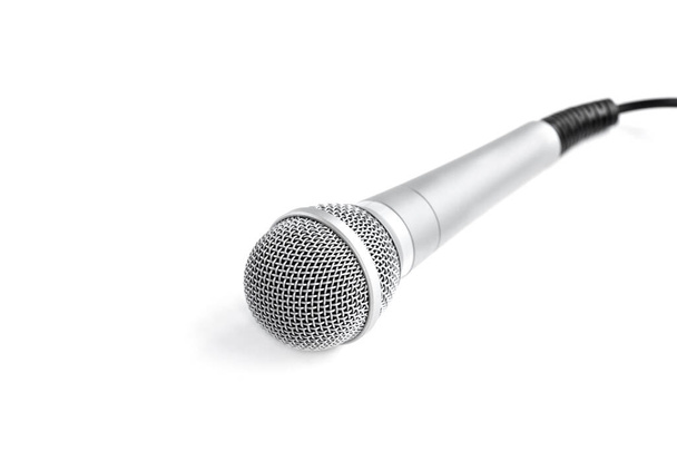 Mikrofon izolovaný na bílém pozadí. - Fotografie, Obrázek