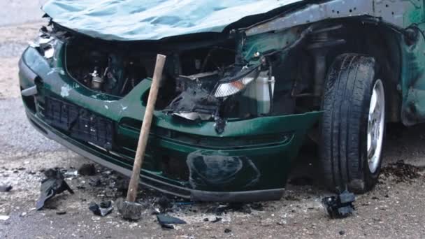 Fechar o carro destruído, acidente de carro  - Filmagem, Vídeo