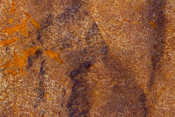 pomarańczowy zardzewiały arkusz żelaza tło z selektywnym ostrością - Zdjęcie, obraz