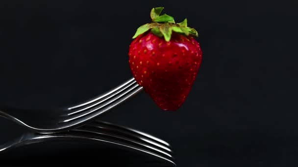 samenstelling met aardbeien en vorken - Video