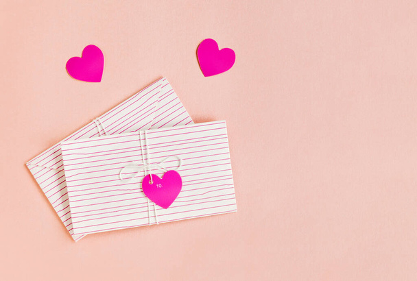 Valentines Day Envelope Mail, Pink Heart. Valentine Letter Card. Copy space. - Фото, зображення