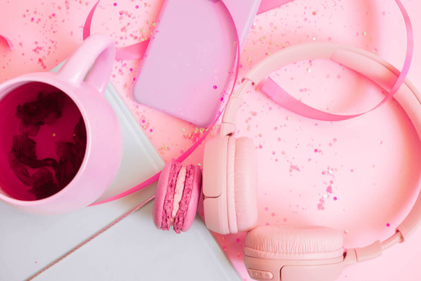 Girls pretty pastel set with planner, tea, macaroon and headphones. Flat lay  - Foto, afbeelding
