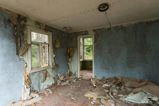 Inside abandoned house of Young Pioneer camp Emerald in Chernobyl, old radioactive soviet resort, summer season in exclusion zone, Ukraine - Foto, imagen