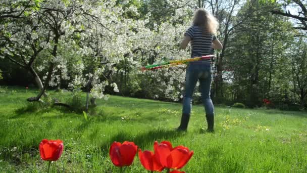 nő spin hoop derék - Felvétel, videó
