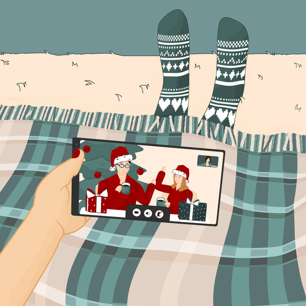 Teléfono móvil Videollamada con familiares o amigos en Navidad Año Nuevo. La mujer está debajo de la tela a cuadros azul verde en calcetines de punto - Vector, imagen