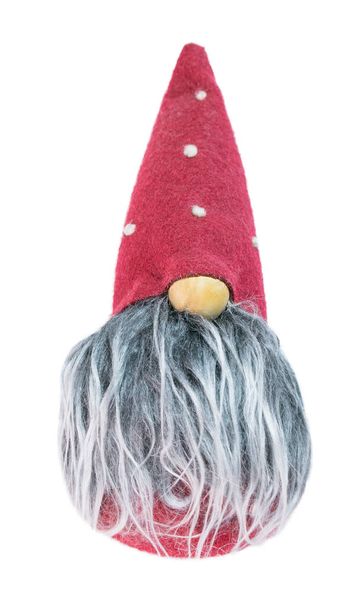 Świąteczny krasnal z brodą i czapką odizolowany na białym tle, selektywne skupienie. Wysokiej jakości zdjęcie - Zdjęcie, obraz