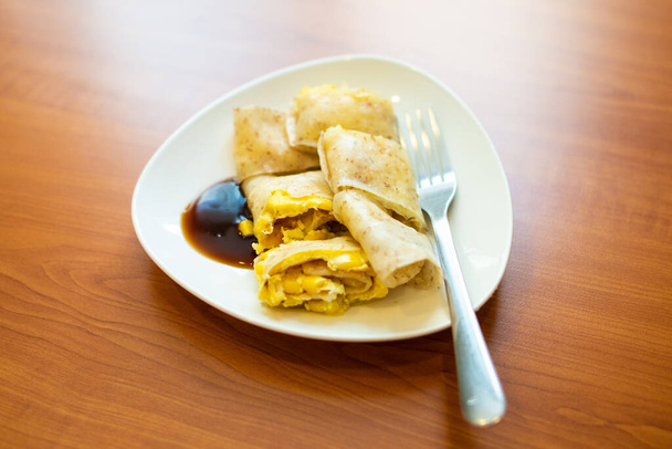 taiwan παραδοσιακό πρωινό της ομελέτας τροφίμων σε ένα τραπέζι - Φωτογραφία, εικόνα