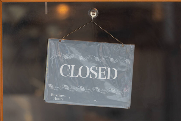 sorry we are closed sign hanging outside a restaurant, store, office or other - 写真・画像