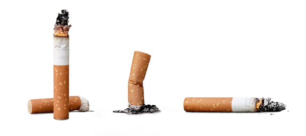 Set Sigarettenpeuken geïsoleerd op witte achtergrond - Foto, afbeelding