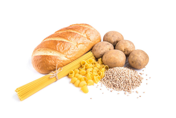 Kohlenhydrate aus Laib, Kartoffeln und Grütze isoliert auf weißem Hintergrund. - Foto, Bild