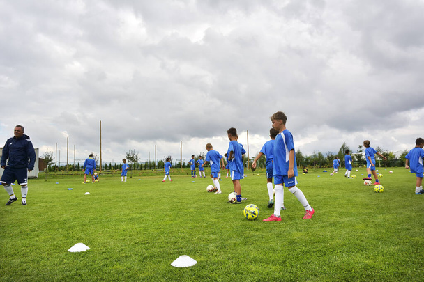 GHIMBAV, BRASOV, ROMANIA - AGUST 3: Soccer football training camp for kids, children at FOREX GHIMBAV, Romania 03 august 2016  - Фото, зображення
