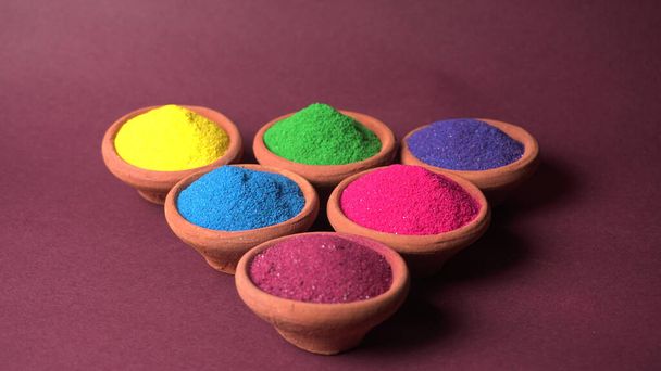 Festival del Diwali che mostra colorati rangoli in ciotole, lampada di argilla o diya sullo sfondo. - Foto, immagini