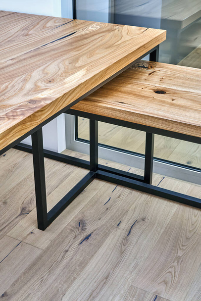 Live edge elm gaming desk countertop with metal base in a modern home office. Fragment of the desk - Foto, Imagen