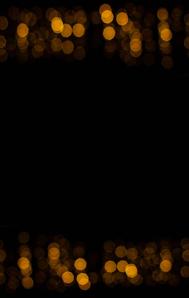 κάθετη εικόνα Χριστουγεννιάτικα φώτα λάμψη bokeh σε μαύρο φόντο κενό χώρο αντίγραφο για το κείμενό σας εδώ διαφήμιση ταπετσαρία μοτίβο έννοια  - Φωτογραφία, εικόνα