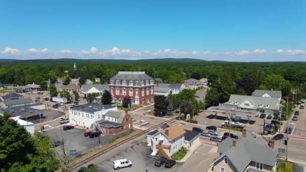 Northborough historic town center aerial view at Main street and South Street in Worcester County, Massachusetts MA, Verenigde Staten.  - Video