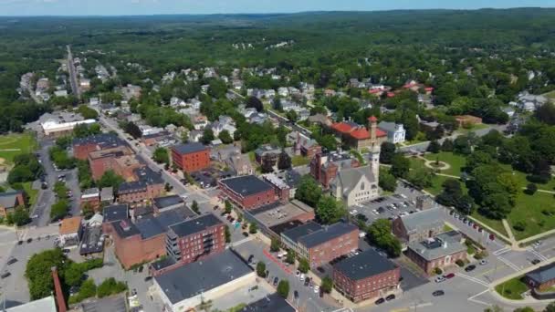 Clinton historische centrum luchtfoto bij Union Street and High Street in Worcester County, Massachuetts MA, Verenigde Staten.  - Video