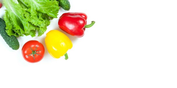 Fresh colorful organic vegetables captured from above (top view, flat lay) isolated on a white background. Layout with free (copy) space. Healthy food conception. Ingredients for salad - Foto, Imagem