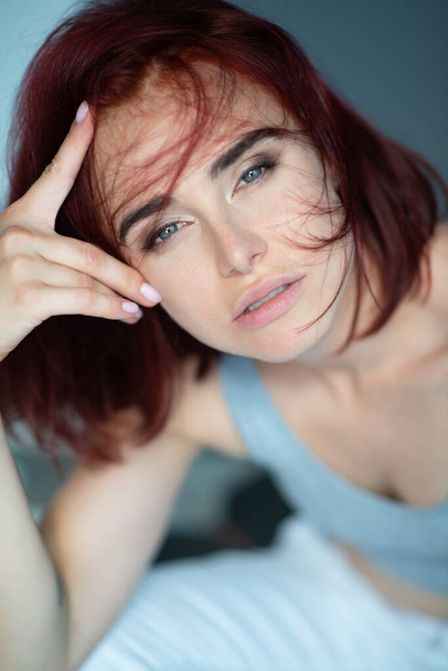 Beautiful young stylish ginger woman with freckles. Fashion portrait of charming girl wearing casual clothes posing at home. Passion - Foto, Bild