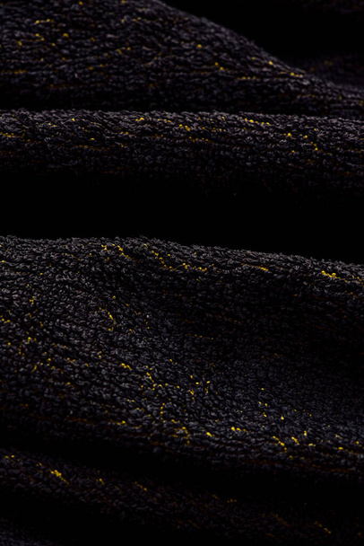 schwarze Farbe Frottee Handtuch Textur. schwarze Farbe Frotteehandtuch. schwarzer Stoff - Foto, Bild