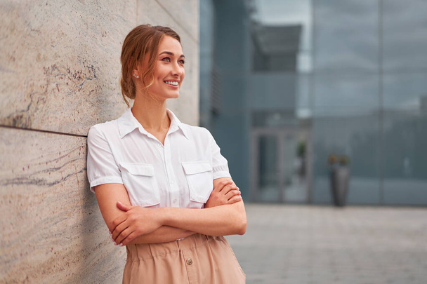 Businesswoman successful woman business person standing arms crossed outdoor corporate building exterior Smile happy caucasian confidence professional business woman middle age female entrepreneur  - Valokuva, kuva