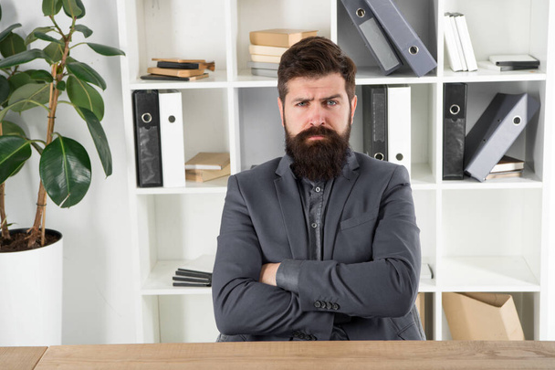 Business problem. Modern businessman. Confident brutal man. Businessman in formal suit. serious man solve problem. Male fashion in business office. Bearded man. hipster with beard. Need expert help - Zdjęcie, obraz
