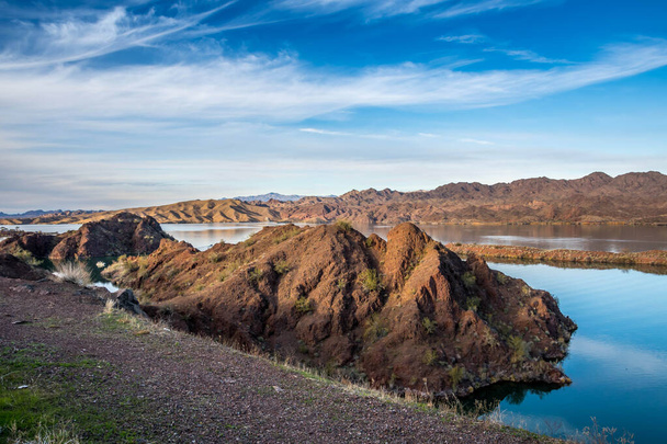 アリゾナ州パーカーダムロードの川の息をのむような景色 - 写真・画像