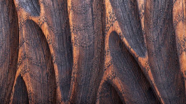 Antiguo gruñón quemando madera tabla de cortar textura superficial. Rústico antiguo fondo de madera recuperada - Foto, Imagen