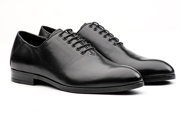 fekete férfi klasszikus cipőt, fehér háttér - Fotó, kép