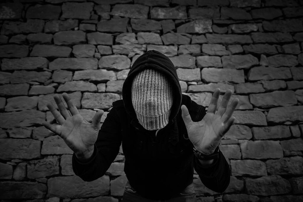 Человек в маске, вандализм и преступность, нападавший - Фото, изображение