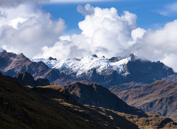 Glacial mountain view from Choquequirao trekking trail, Cuzco area, Machu Picchu area, Peruvian Andes  - Fotografie, Obrázek