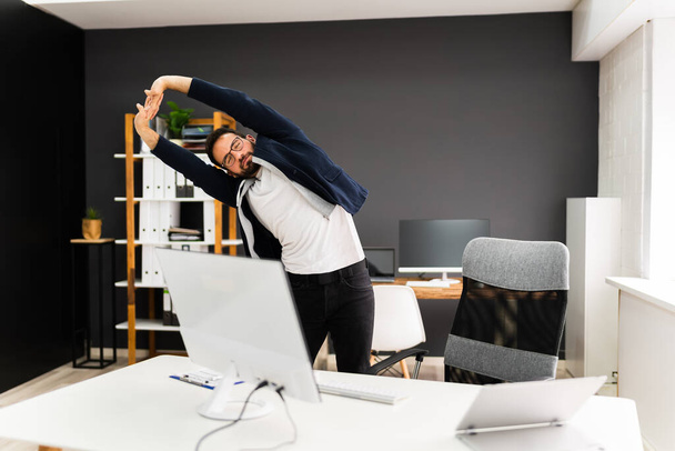 Exercise Stretch Standing Near Office Business Desk - Foto, Imagem