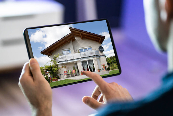 Online Real Estate Home Search On Tablet Computer - Φωτογραφία, εικόνα