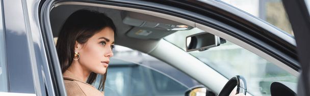 young woman looking away while driving car, banner - Foto, Imagem