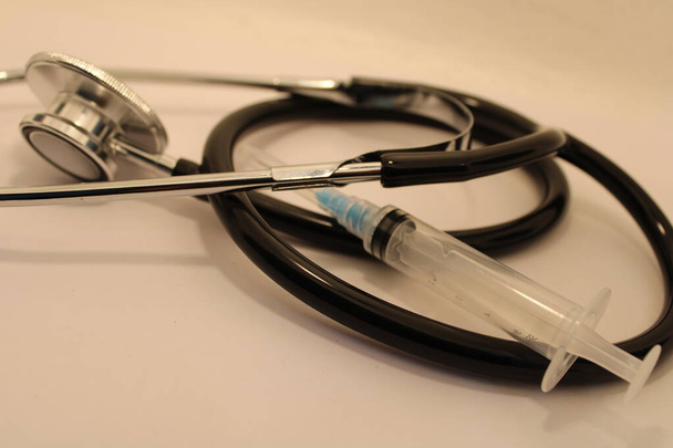 Stethoskop medizinische Geräte zur Untersuchung des Patienten - Foto, Bild